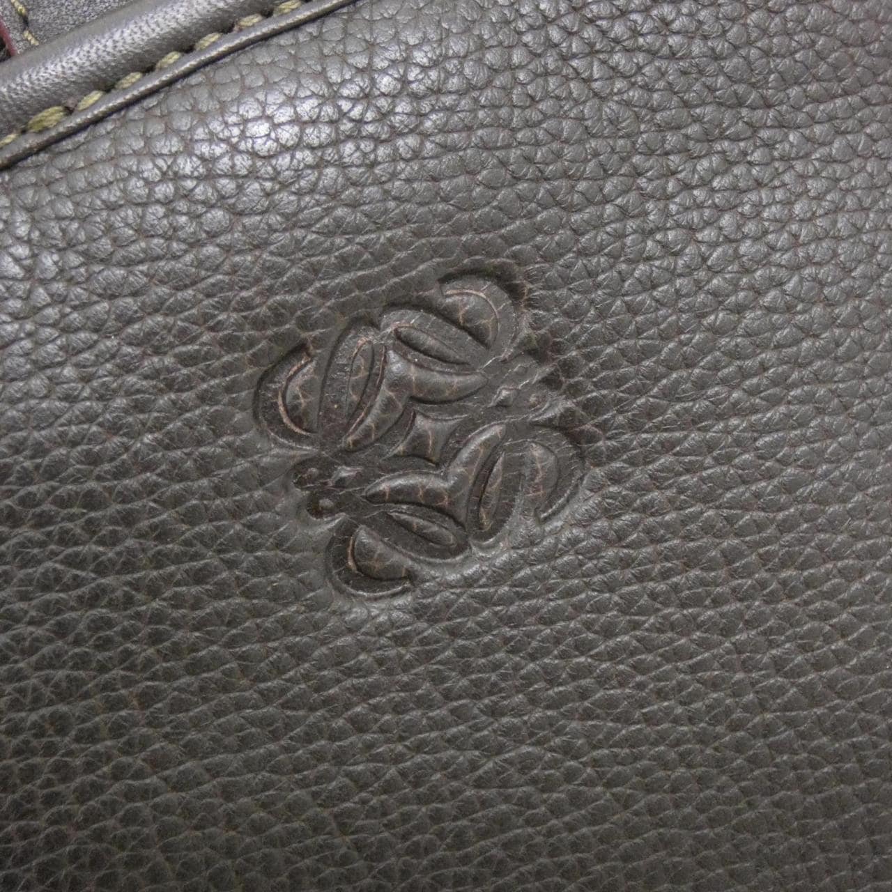 LOEWE 323 26 B06 肩背包 4