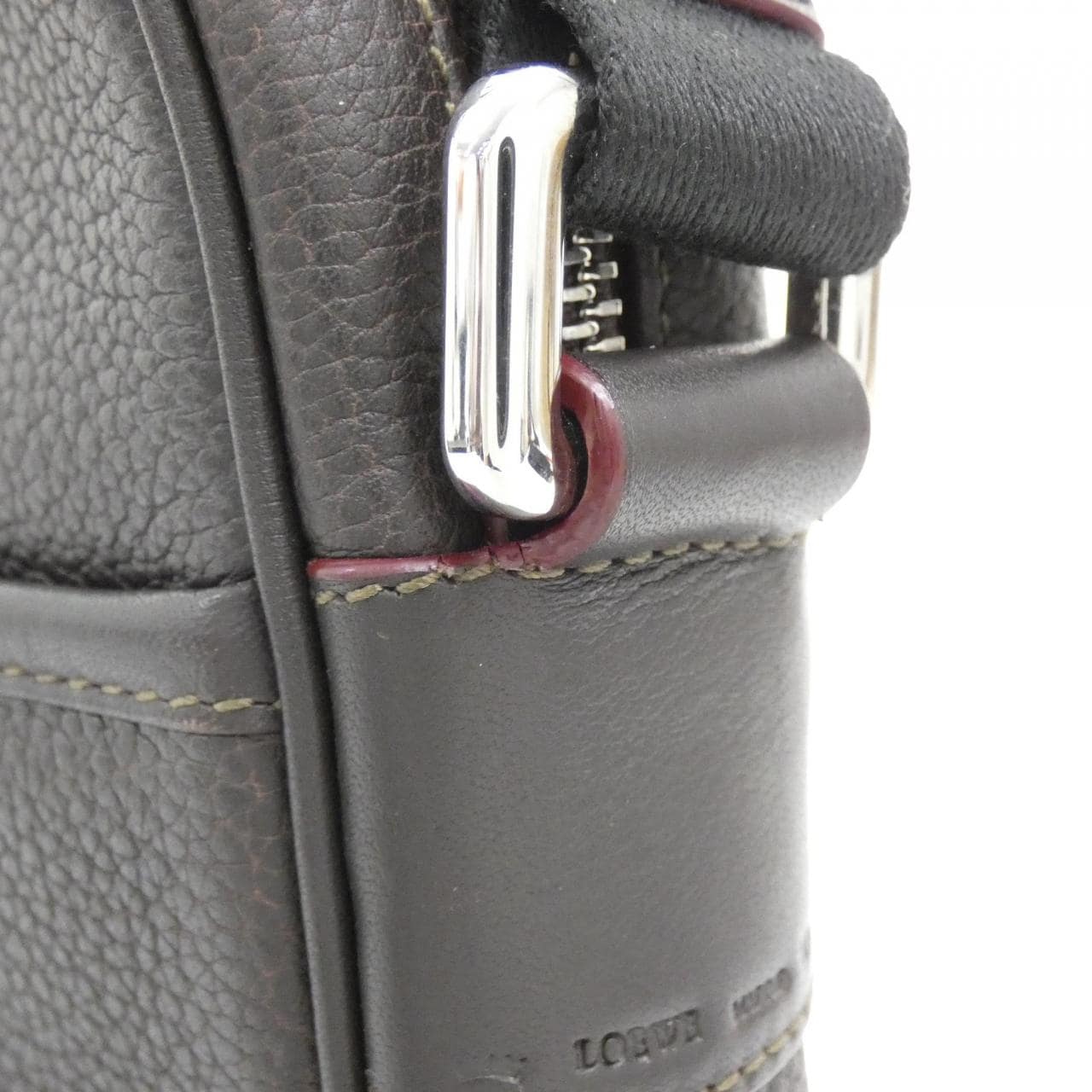 LOEWE 323 26 B06 肩背包 5