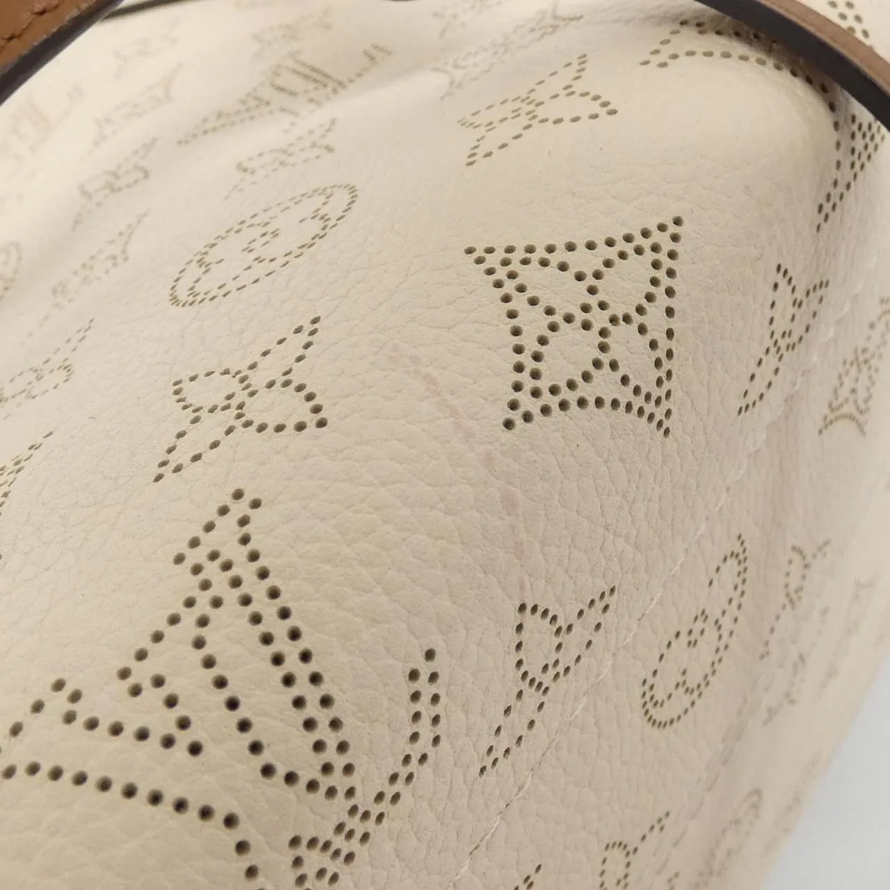 LOUIS VUITTON Mahina M51950 Handbag 黑色 中古品A - 縮圖 3