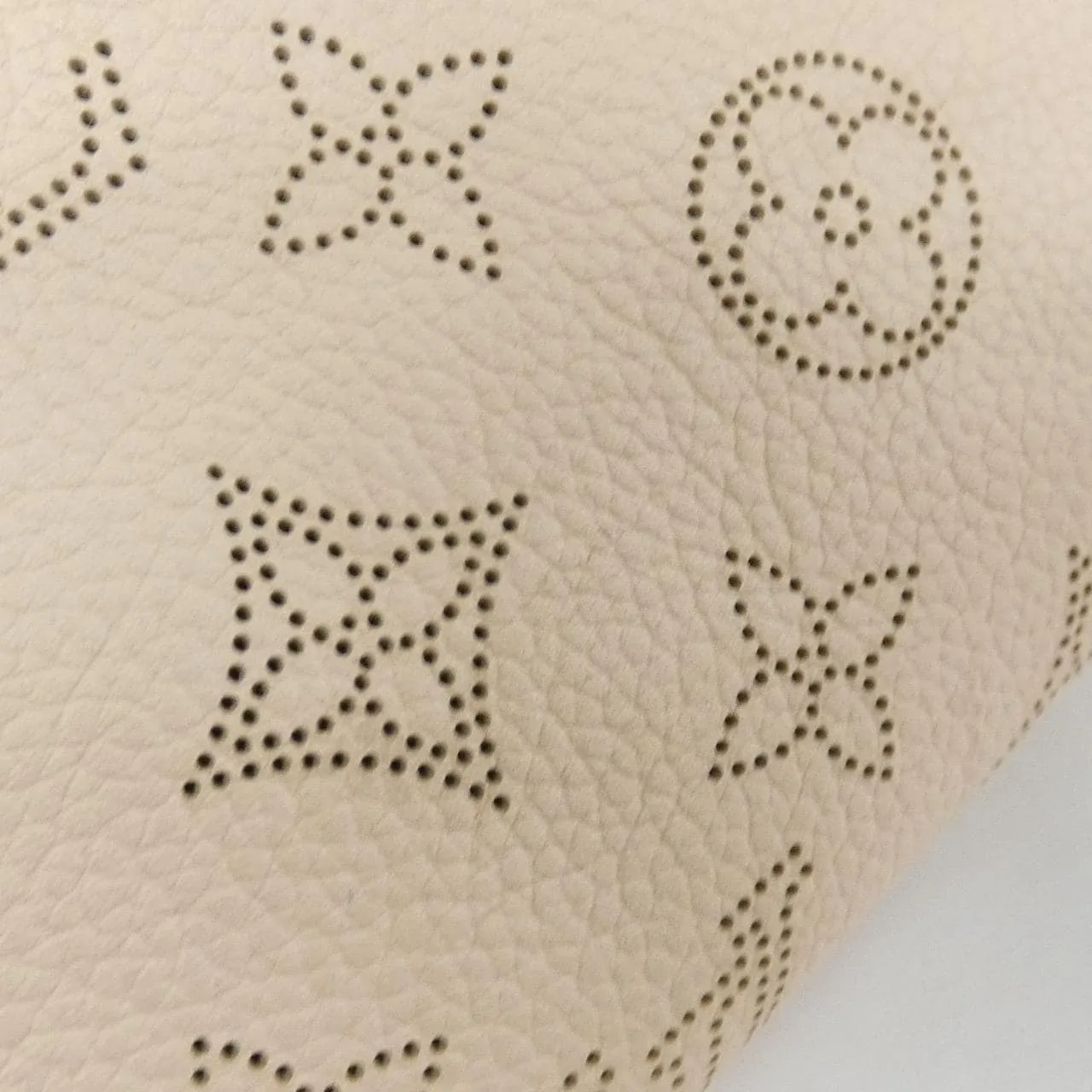 LOUIS VUITTON Mahina M51950 Handbag 黑色 中古品A - 縮圖 4