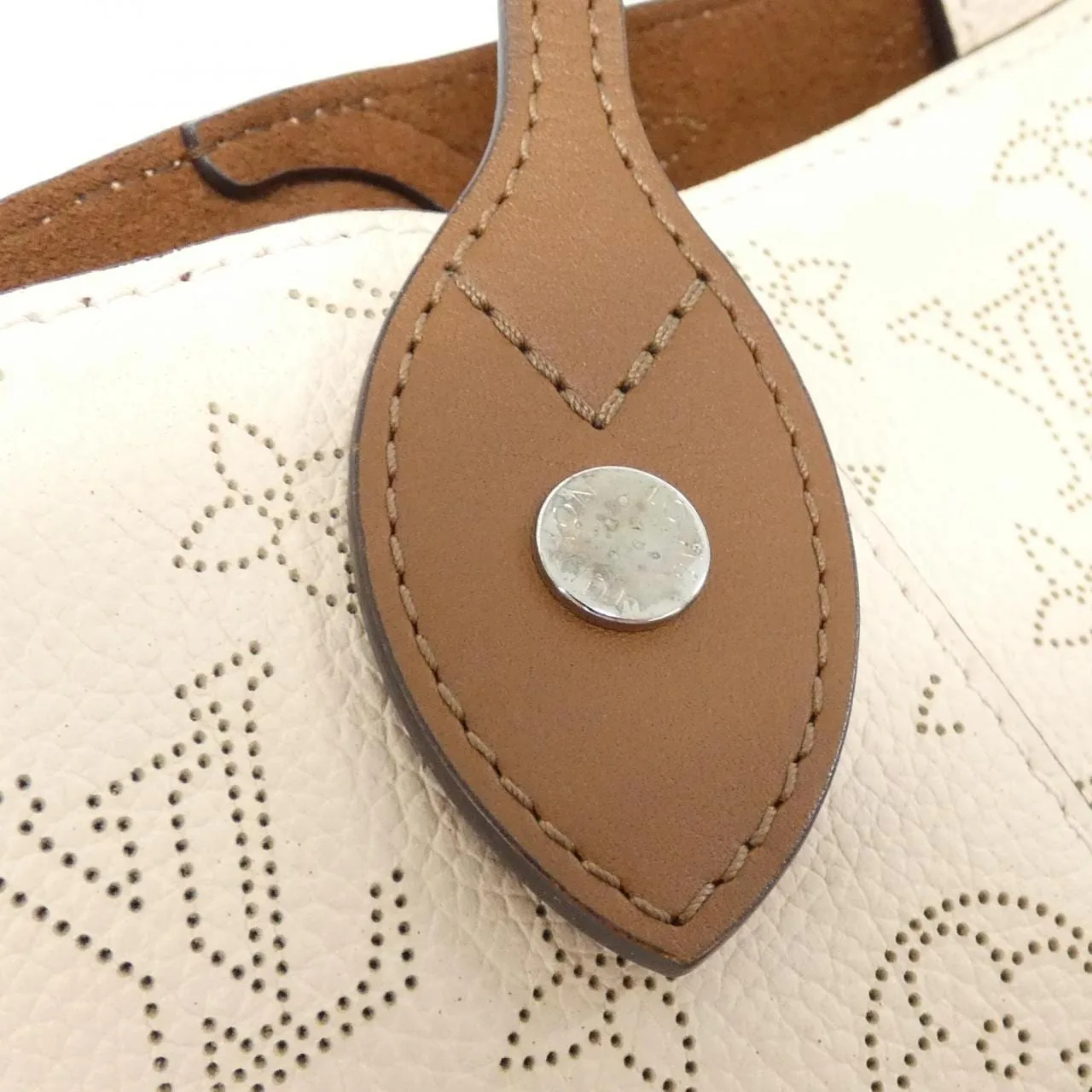 LOUIS VUITTON Mahina M51950 Handbag 黑色 中古品A - 縮圖 5