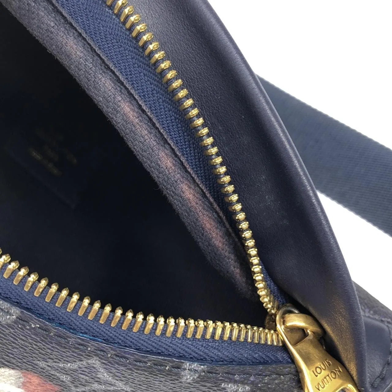 LOUIS VUITTON Discovery M23905 Shoulder Monogram 藍色 Monogram 中古品A - 縮圖 9