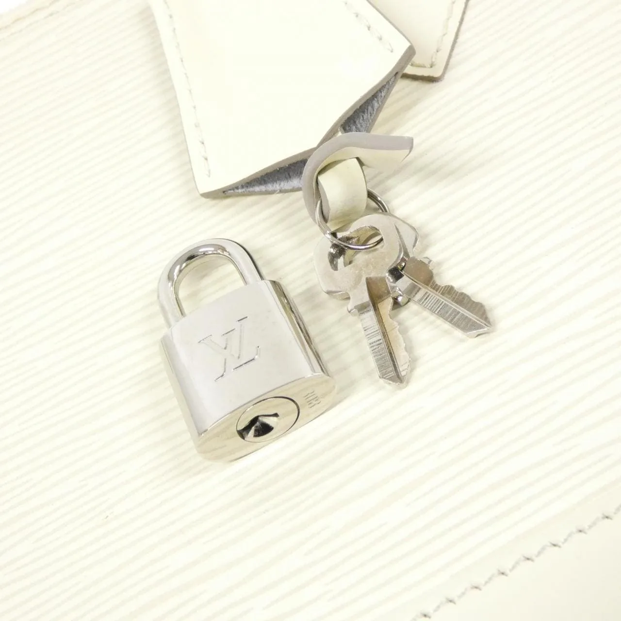 LOUIS VUITTON Alma M4085J Handbag Epi Black Epi Rank B - Thumbnail 3