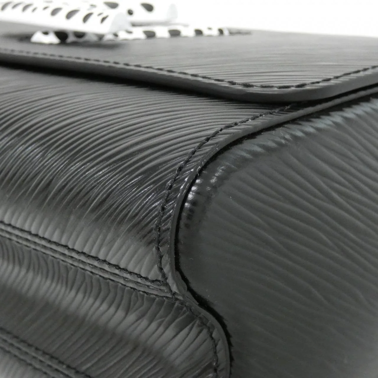 LOUIS VUITTON Twist M21694 Shoulder Epi