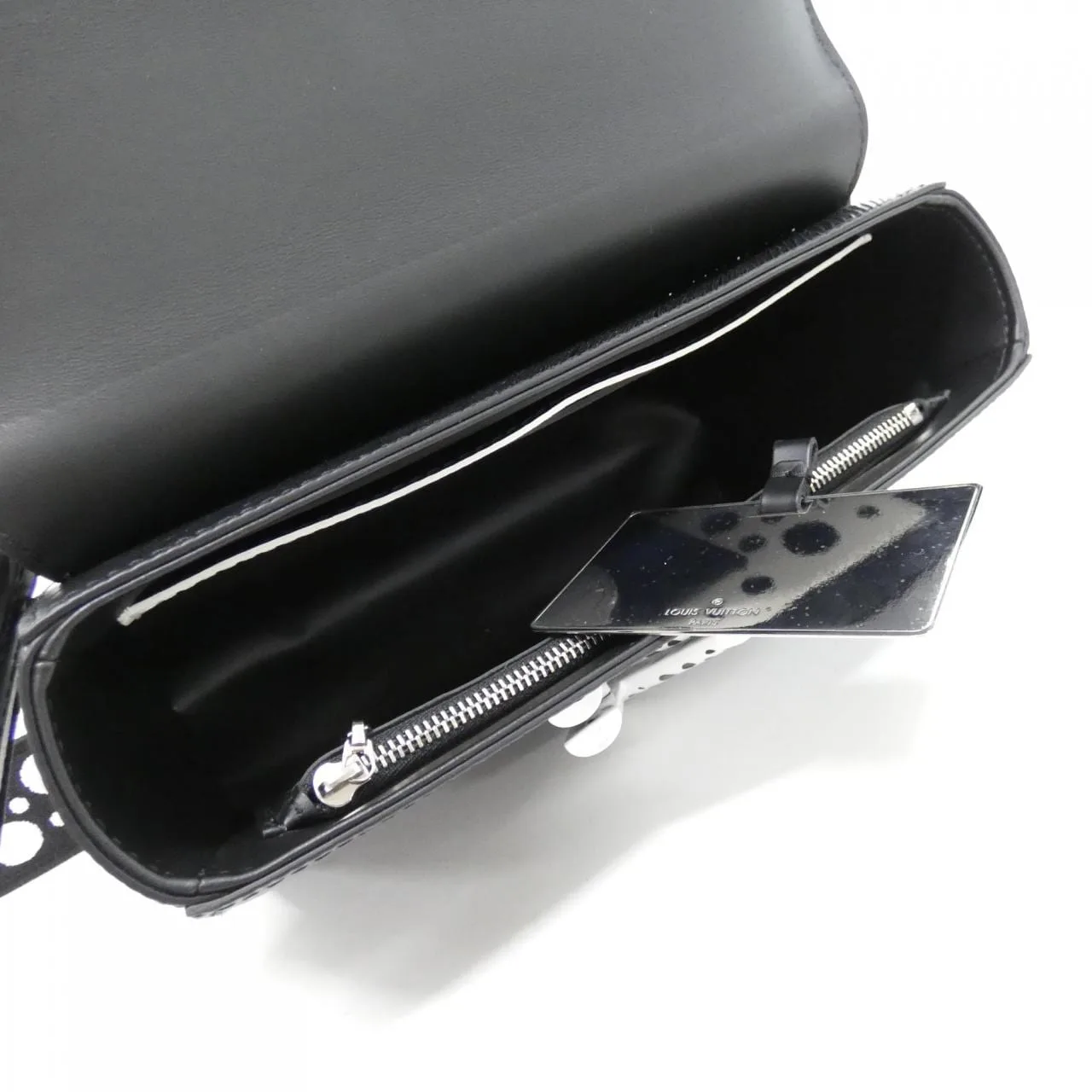 LOUIS VUITTON Twist M21694 Shoulder Epi