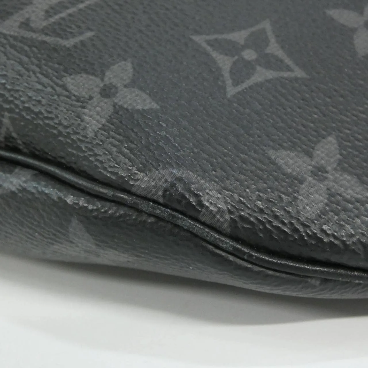 LOUIS VUITTON Discovery M44336 Shoulder Monogram 3