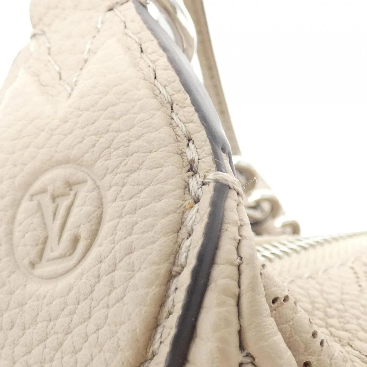 LOUIS VUITTON Mahina M22820 Shoulder