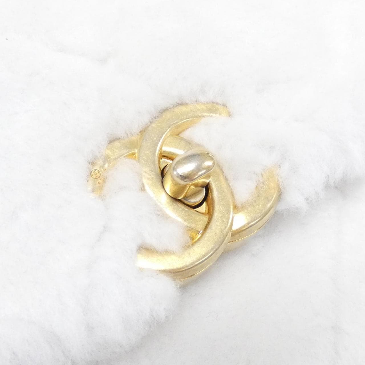 CHANEL AS2240 肩背包 羊皮 5