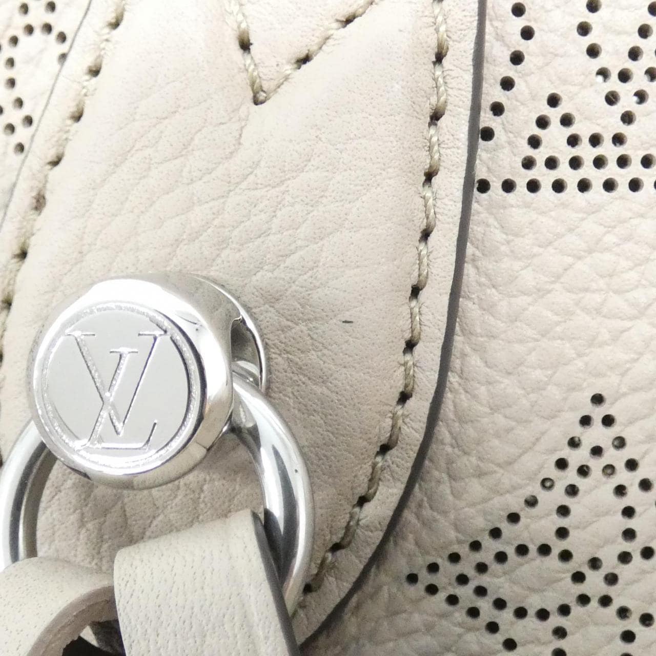 LOUIS VUITTON Mahina M21849 Handbag 5