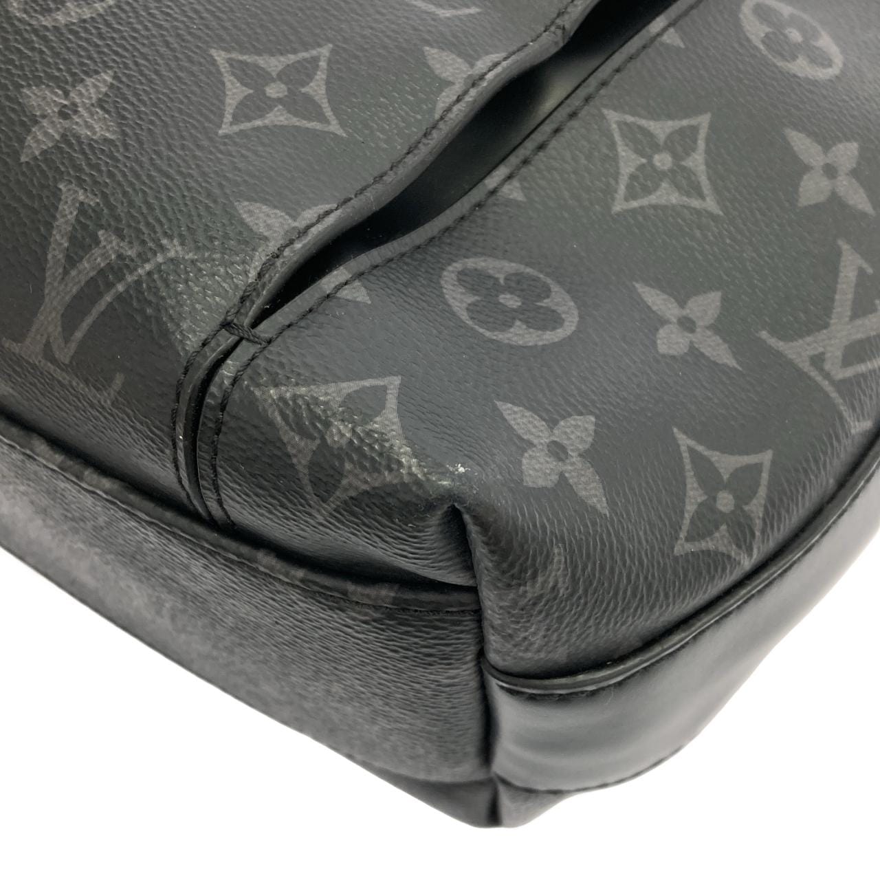 LOUIS VUITTON Eclipse M44224 肩背包 Monogram 3