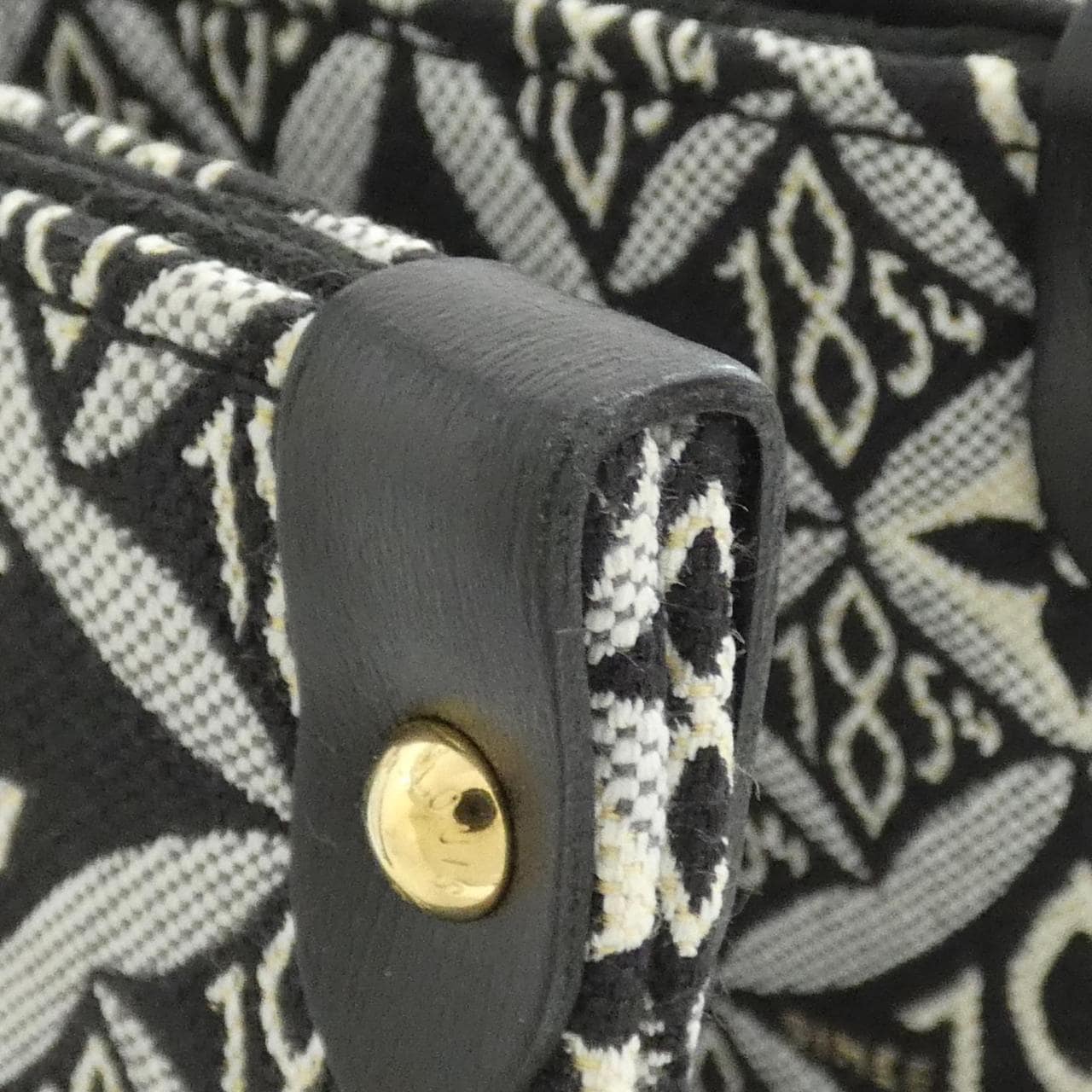 LOUIS VUITTON OnTheGo M57207 Handbag 4
