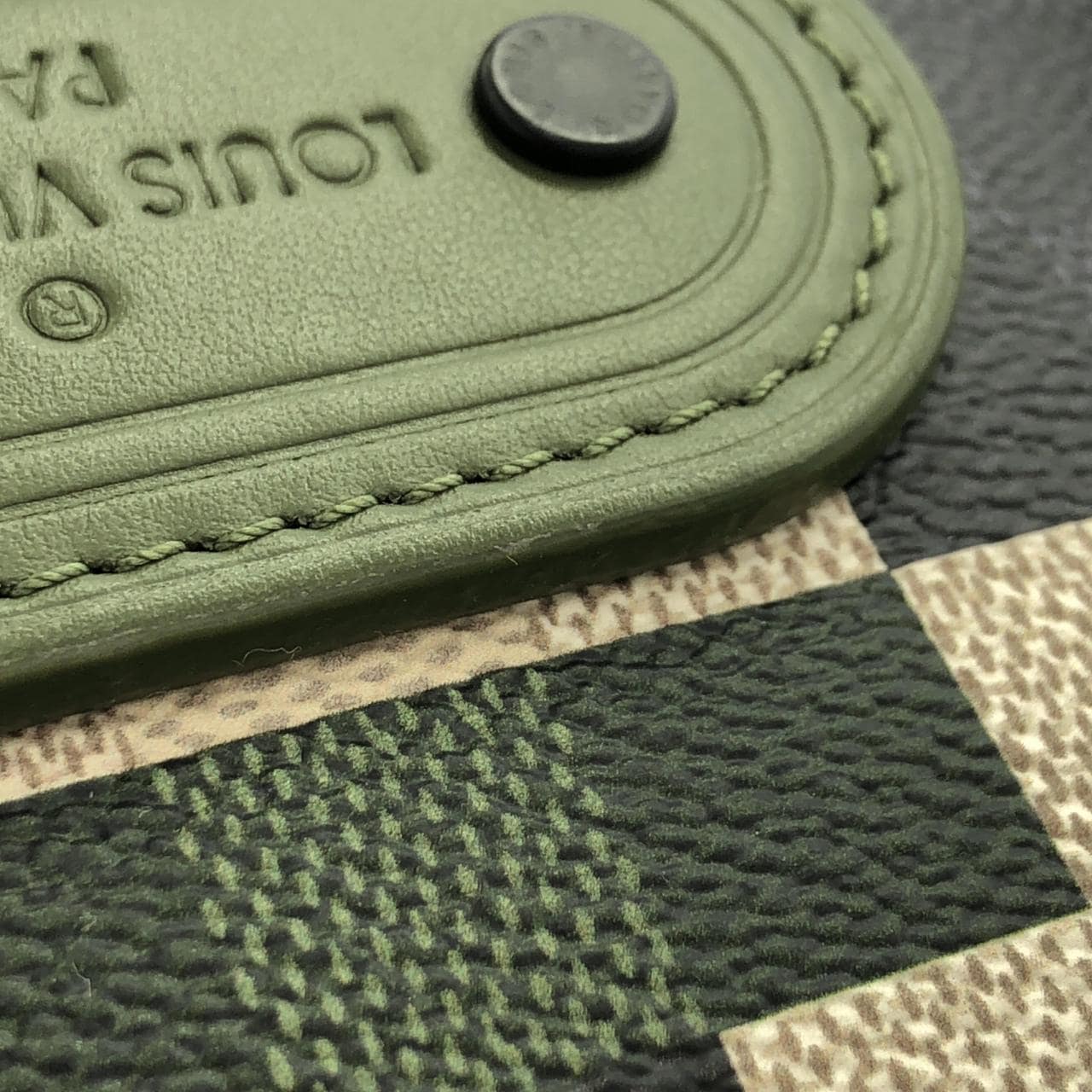 LOUIS VUITTON M24449 肩背包 帆布 4