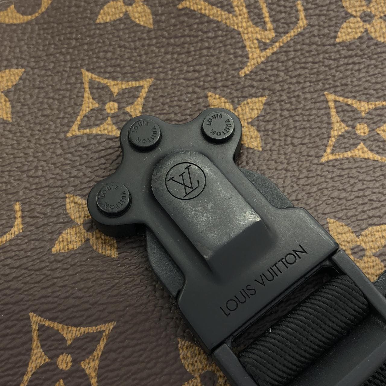 LOUIS VUITTON M46973 肩背包 Monogram 5