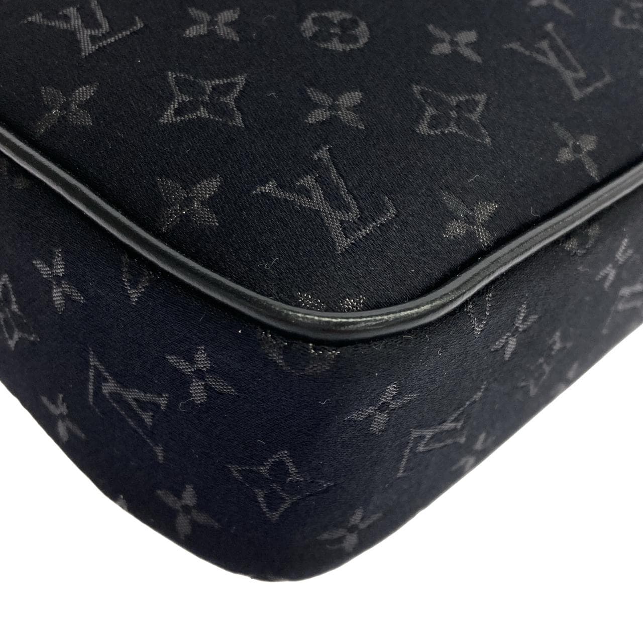 LOUIS VUITTON Pochette M92275 Pochette Patent Leather 3