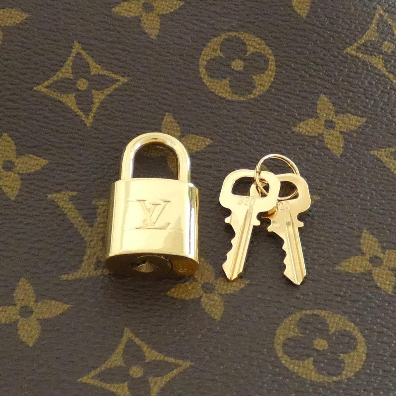 LOUIS VUITTON M45900 Handbag Monogram 3