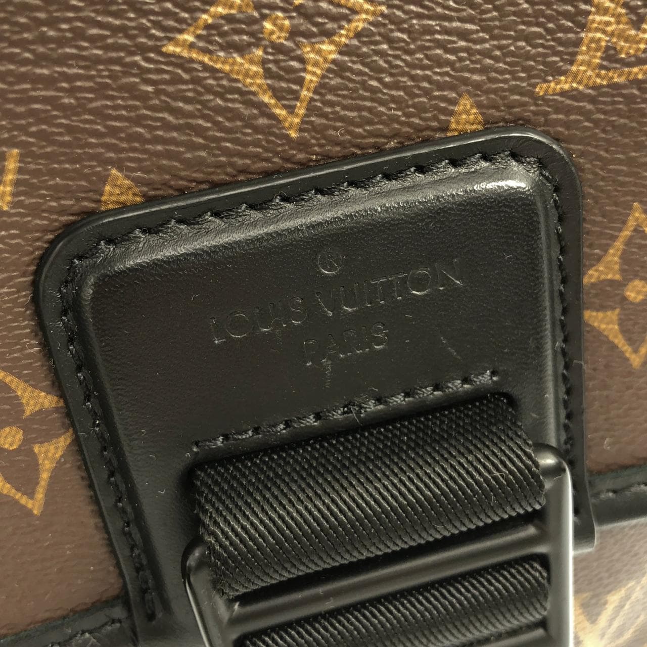 LOUIS VUITTON M46442 Shoulder Monogram 4
