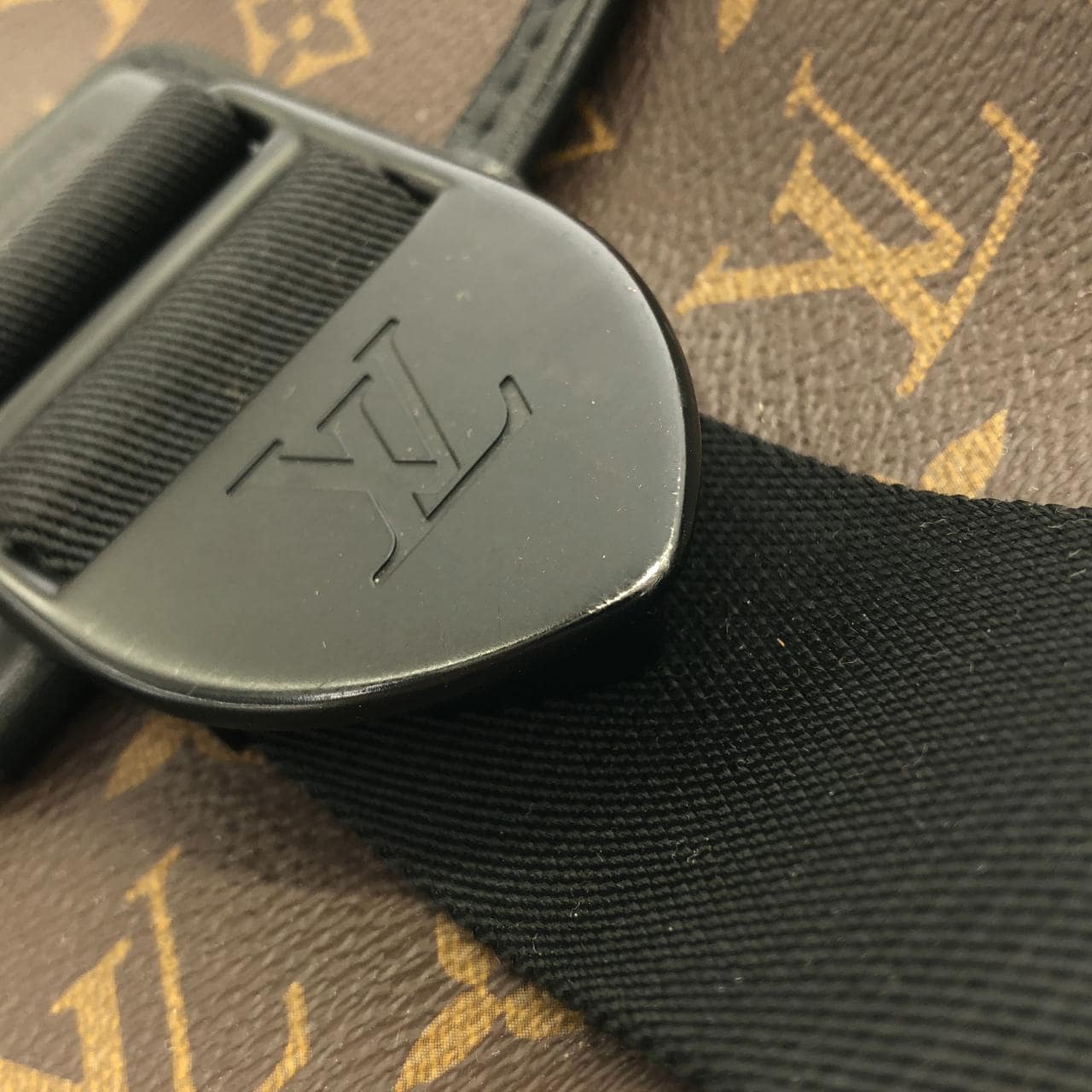 LOUIS VUITTON M46442 Shoulder Monogram 5