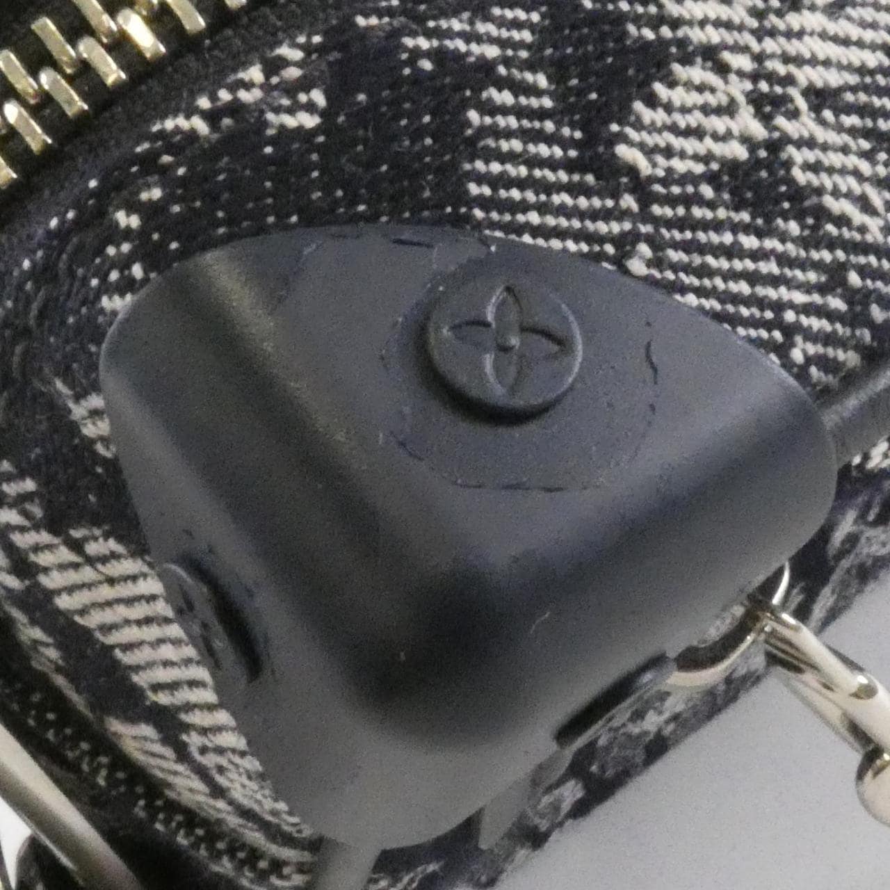 LOUIS VUITTON Soft Trunk M80033 Shoulder Monogram 4