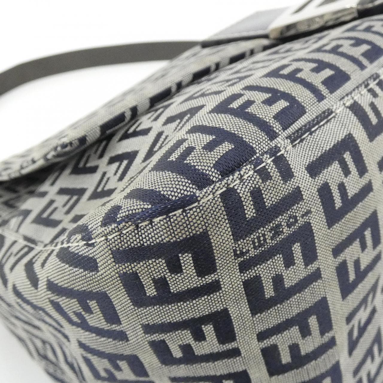 FENDI Baguette 26325 肩背包 帆布 3