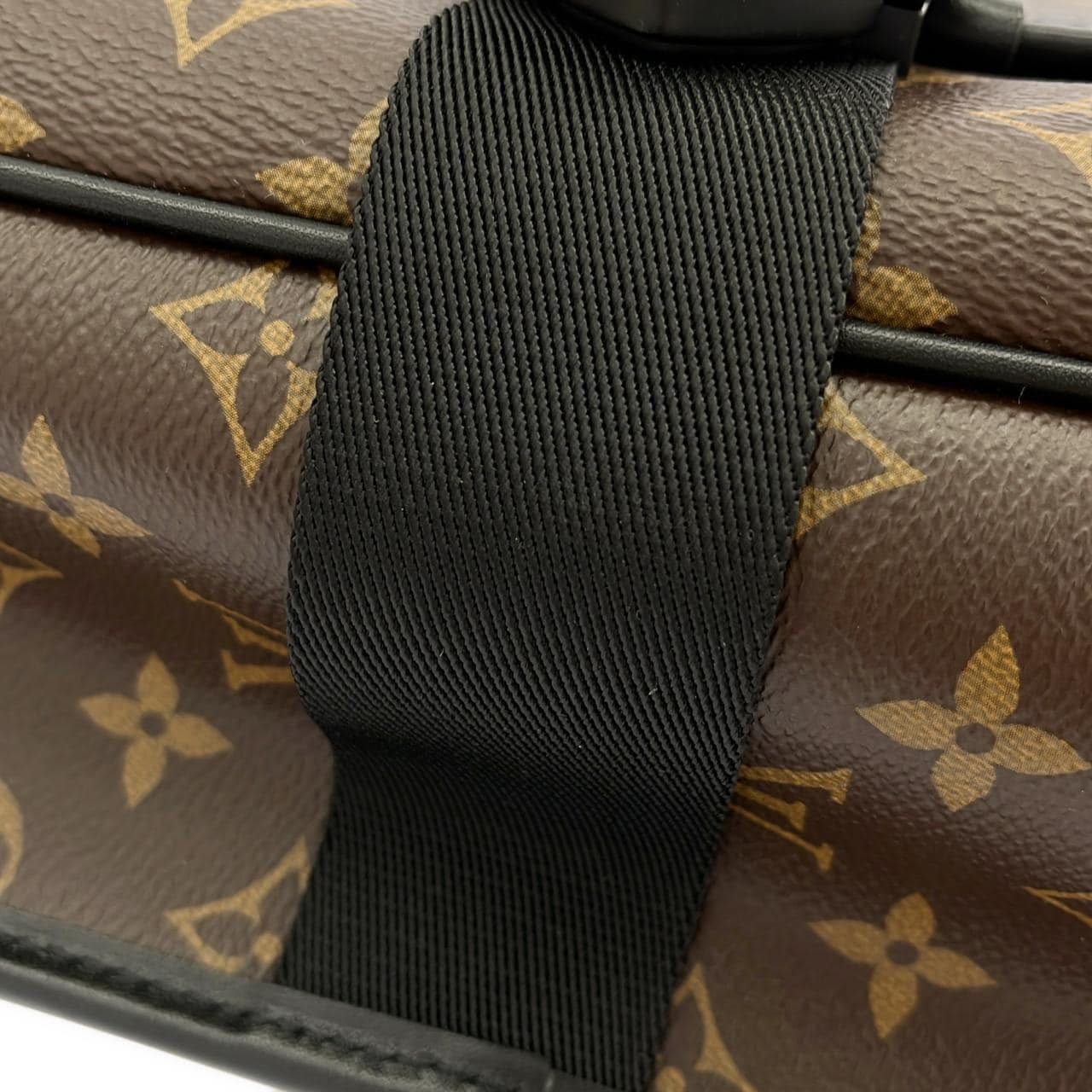 LOUIS VUITTON M46371 肩背包 Monogram 3