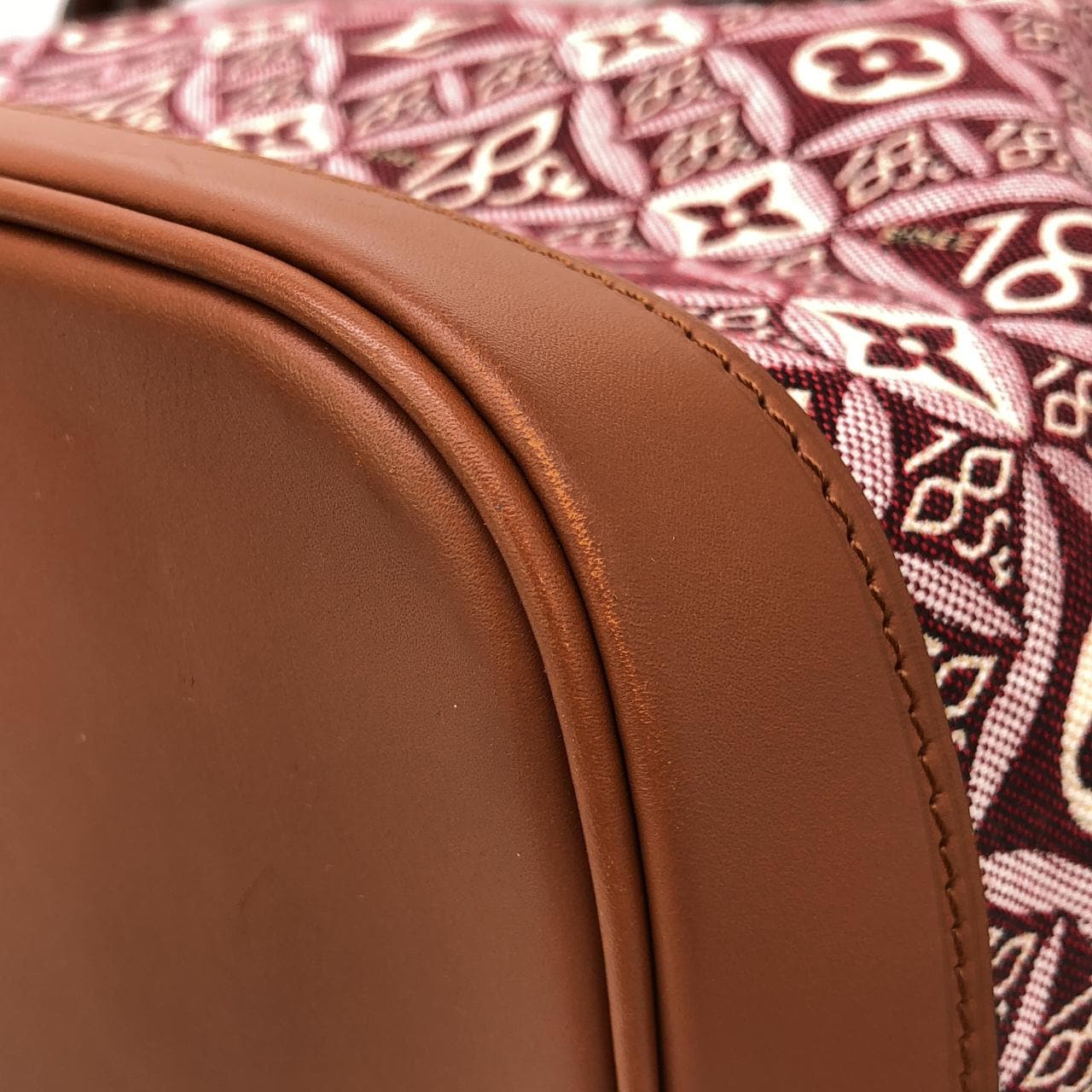 LOUIS VUITTON M57154 肩背包 3