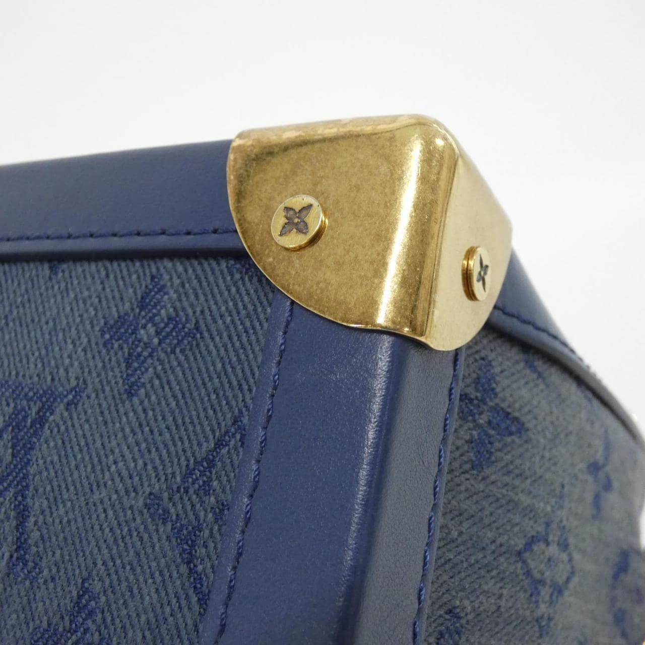 LOUIS VUITTON Soft Trunk M44723 Shoulder Monogram 2