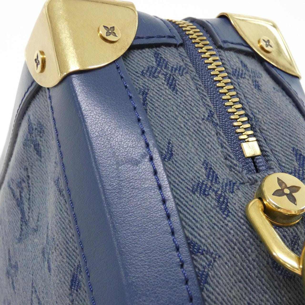 LOUIS VUITTON Soft Trunk M44723 Shoulder Monogram 3