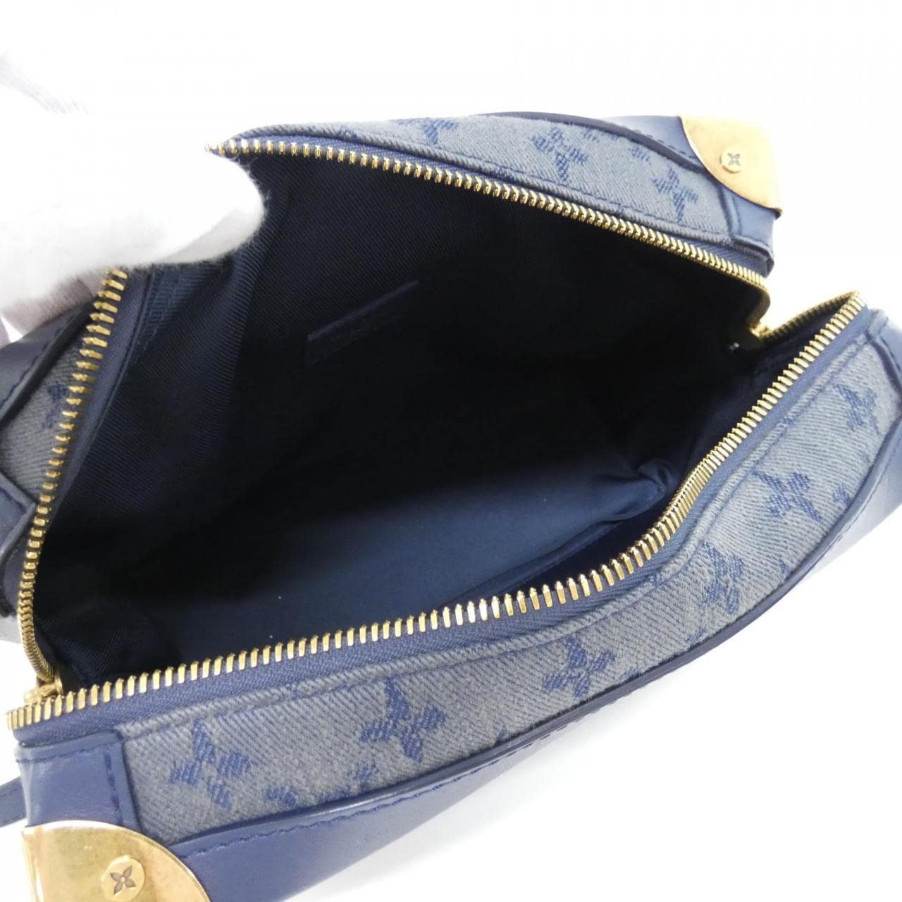 LOUIS VUITTON Soft Trunk M44723 Shoulder Monogram 5