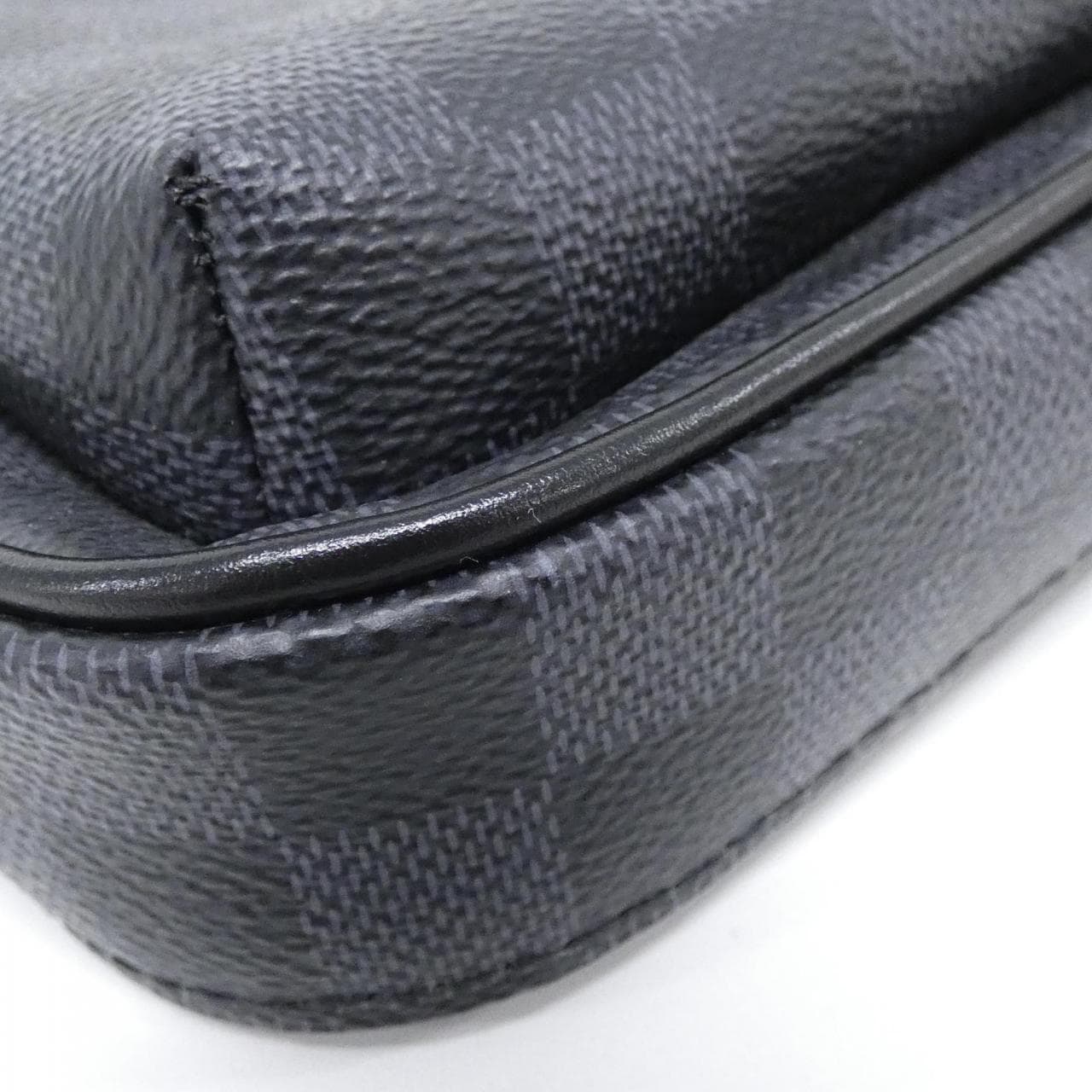 LOUIS VUITTON Avenue N45302 Shoulder Damier 3