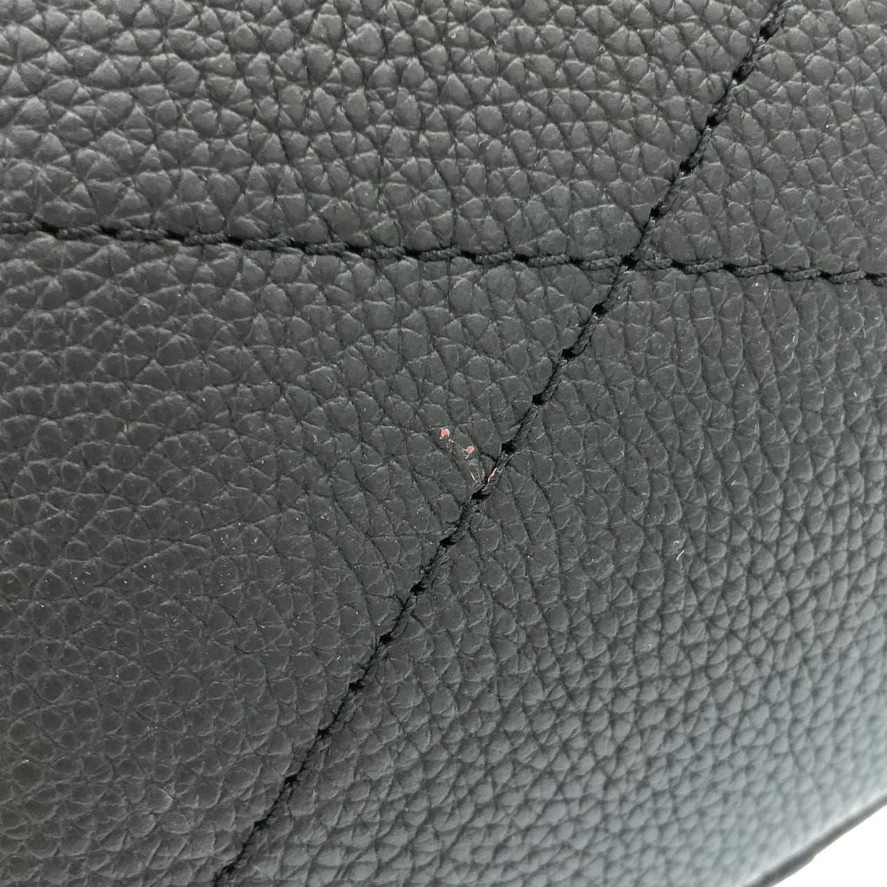 LOUIS VUITTON Mahina M21848 Handbag 3