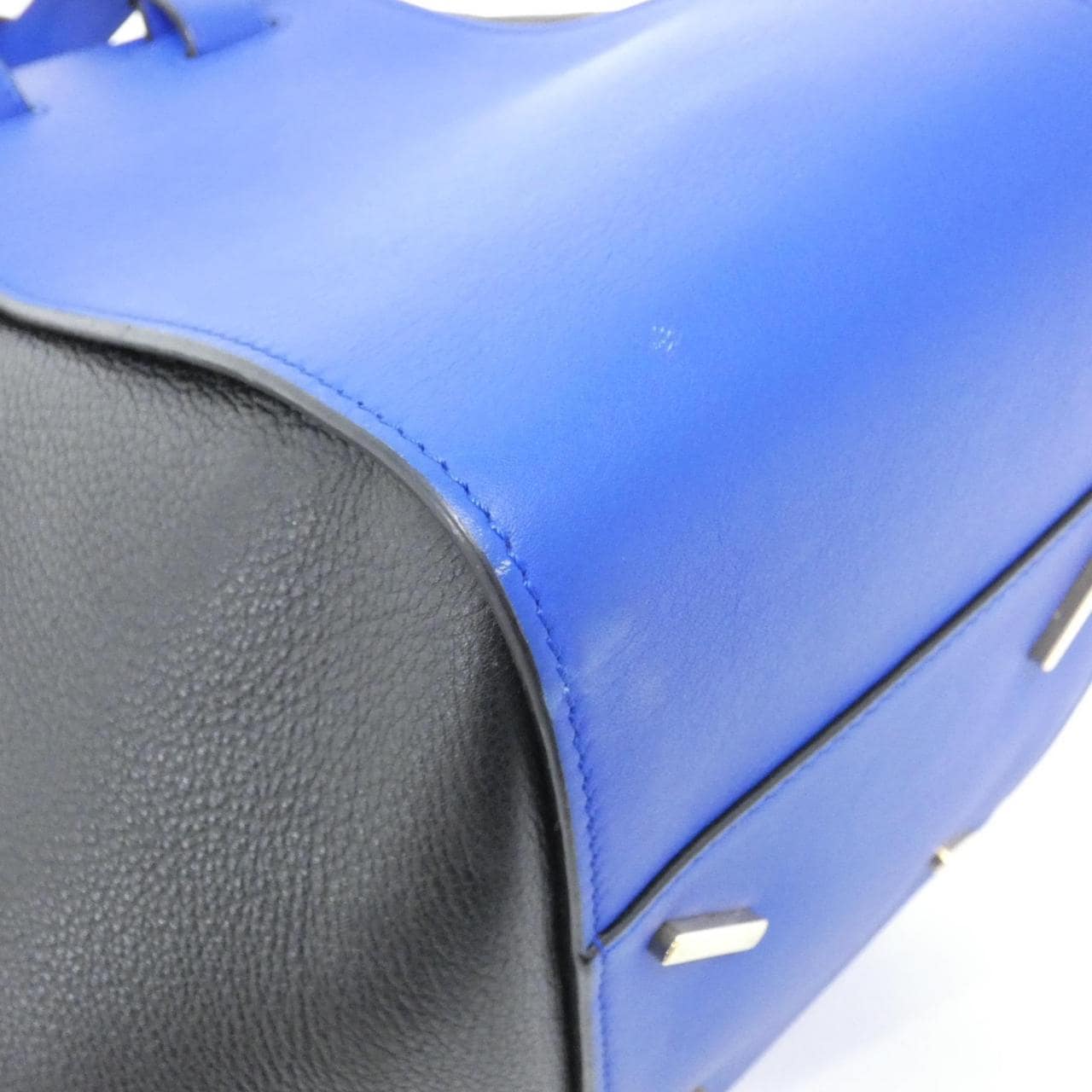 LOEWE Hammock 387 30EN60 肩背包 3