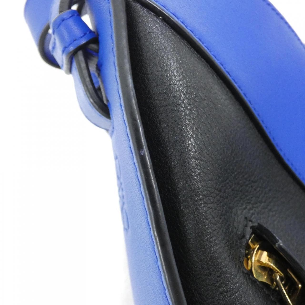 LOEWE Hammock 387 30EN60 肩背包 4