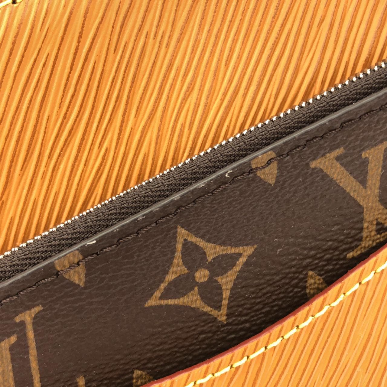 LOUIS VUITTON M59953 Tote Epi 5