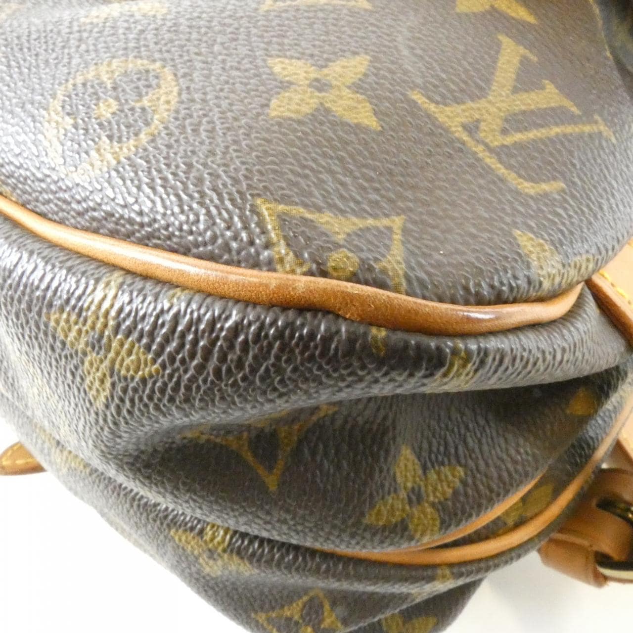 LOUIS VUITTON Saumur M42256 Shoulder Monogram 2