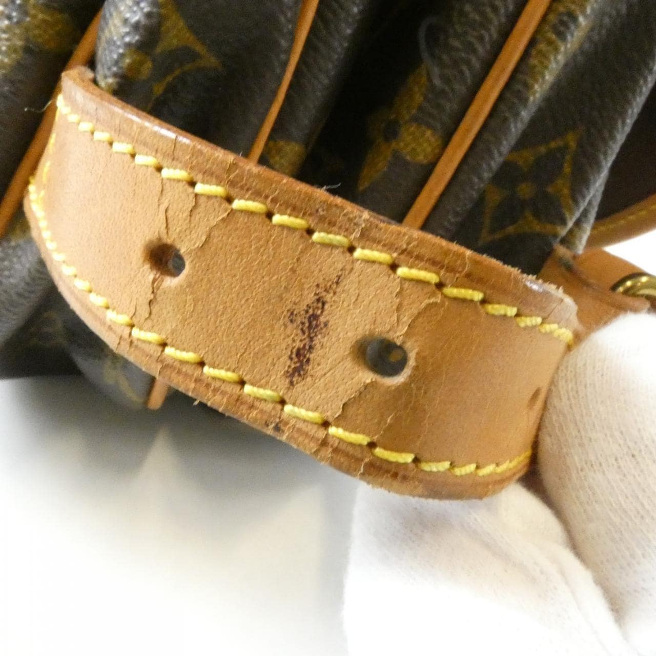 LOUIS VUITTON Saumur M42256 Shoulder Monogram 4