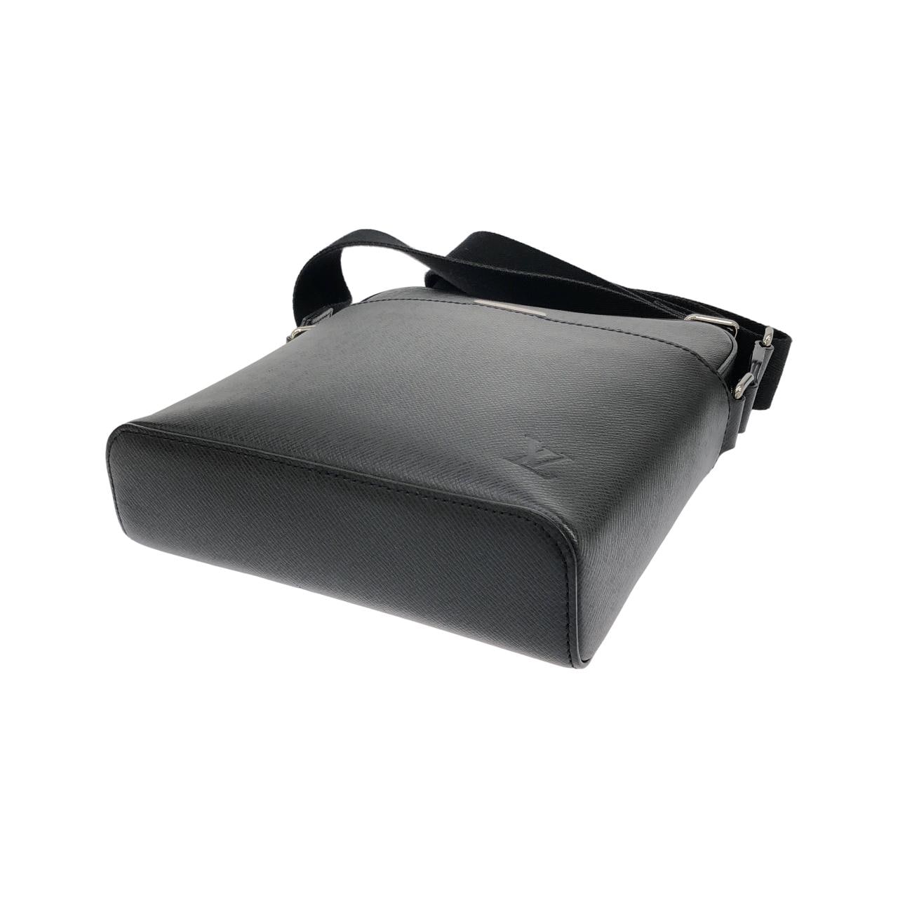LOUIS VUITTON Pochette M33431 肩背包 3