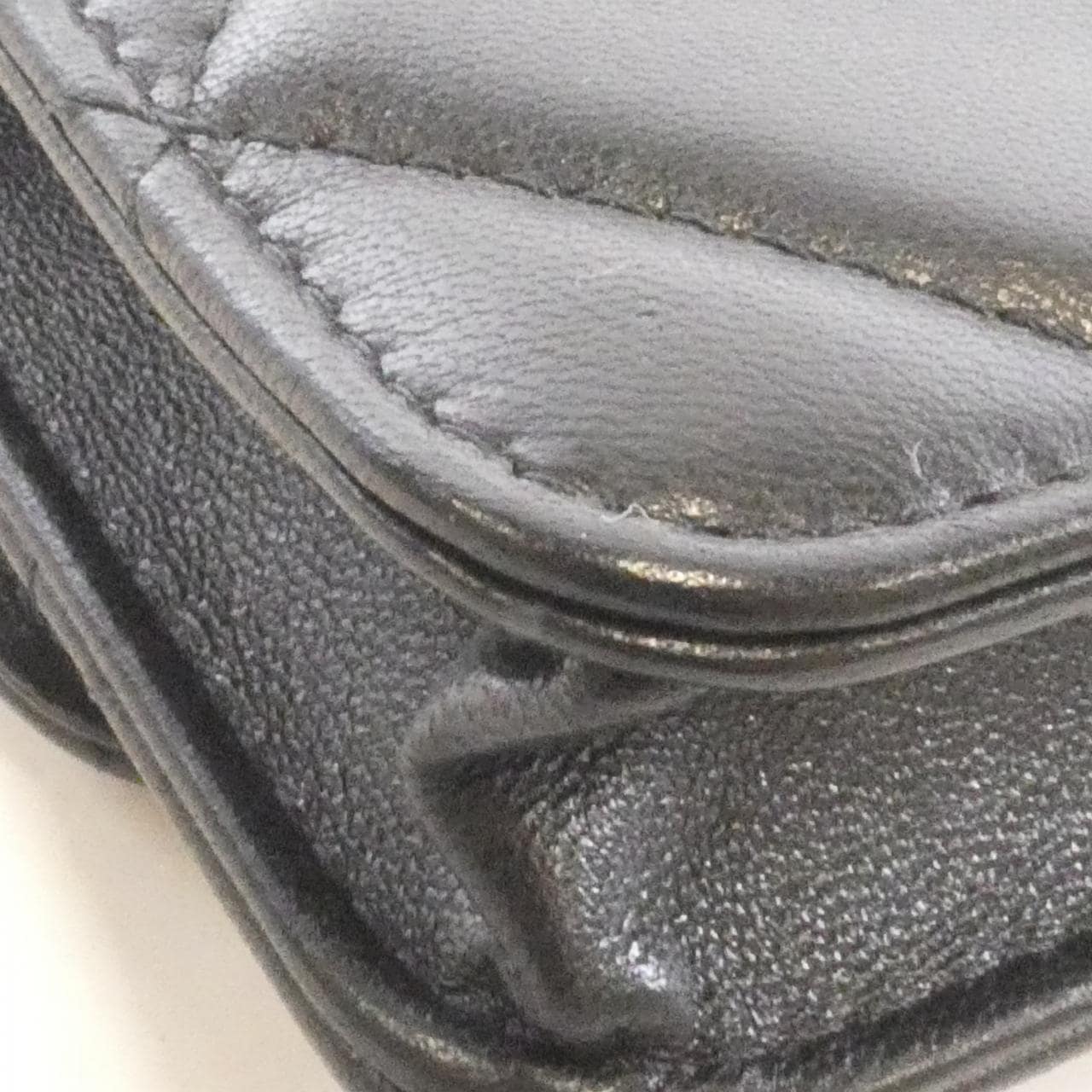 CHANEL Chanel 19 AP2410 腰包 羊皮 4