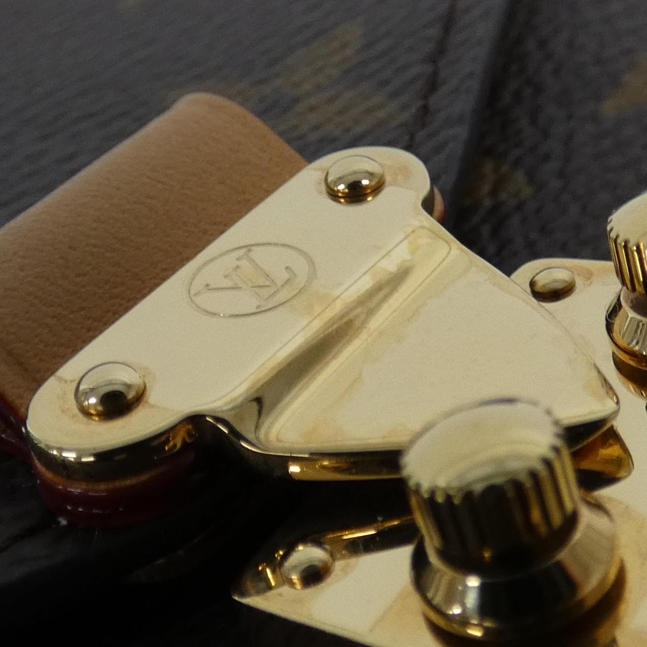 LOUIS VUITTON M81267 肩背包 Monogram 4