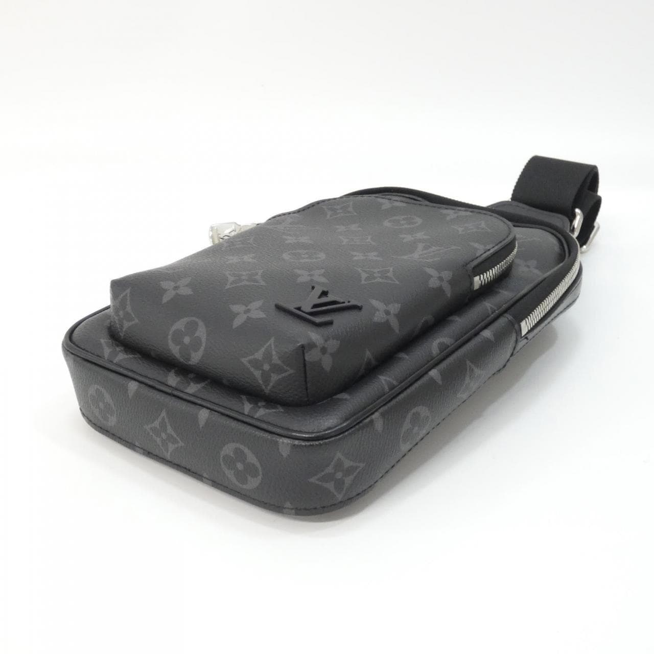 LOUIS VUITTON Avenue M47137 Shoulder Monogram 3