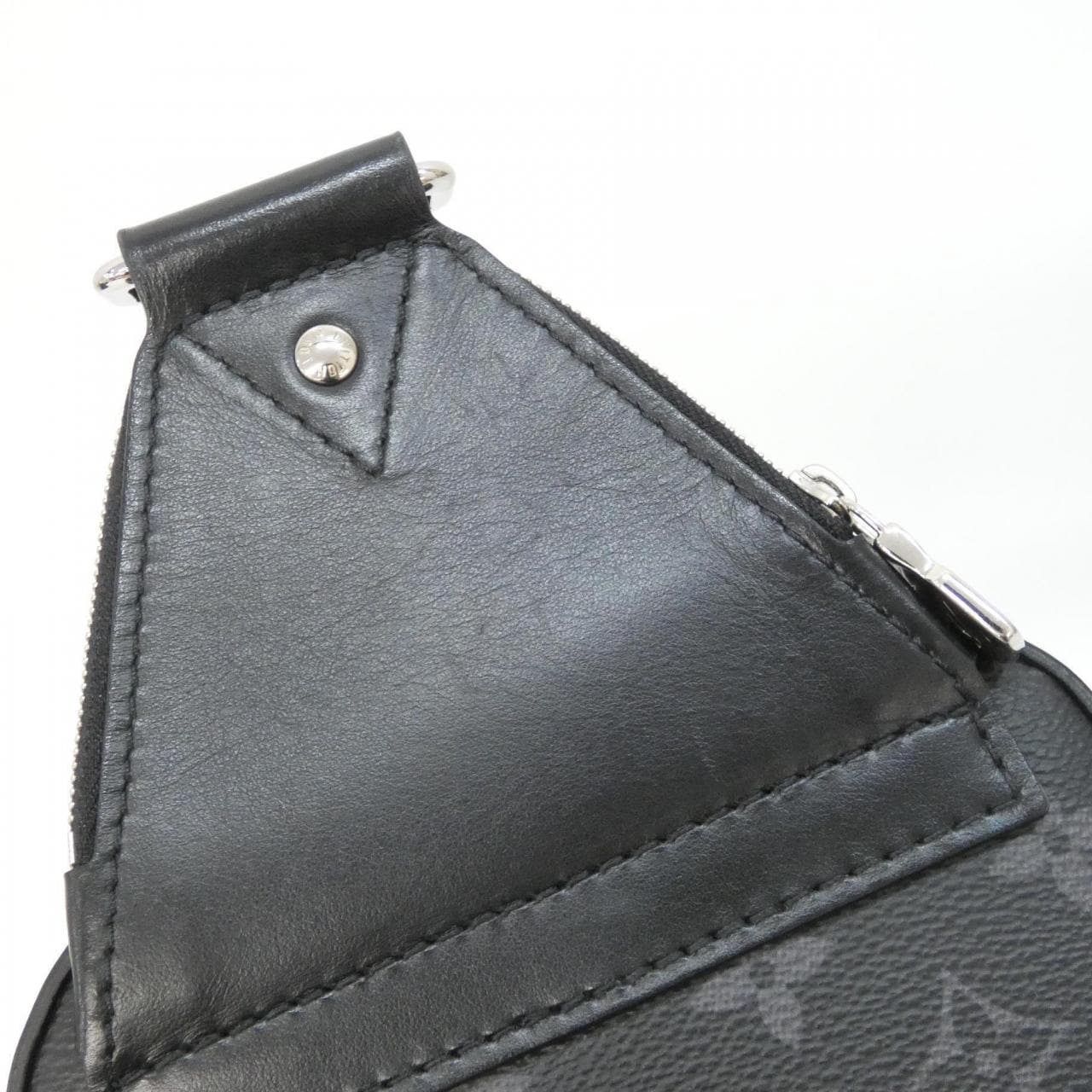 LOUIS VUITTON Avenue M47137 Shoulder Monogram 5