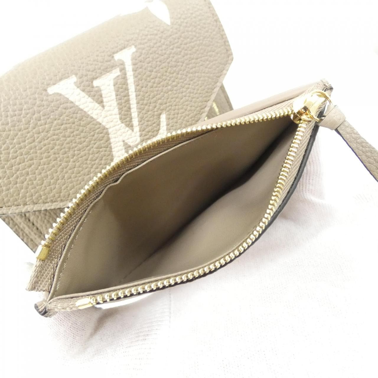 LOUIS VUITTON M81861 Wallet Monogram 5