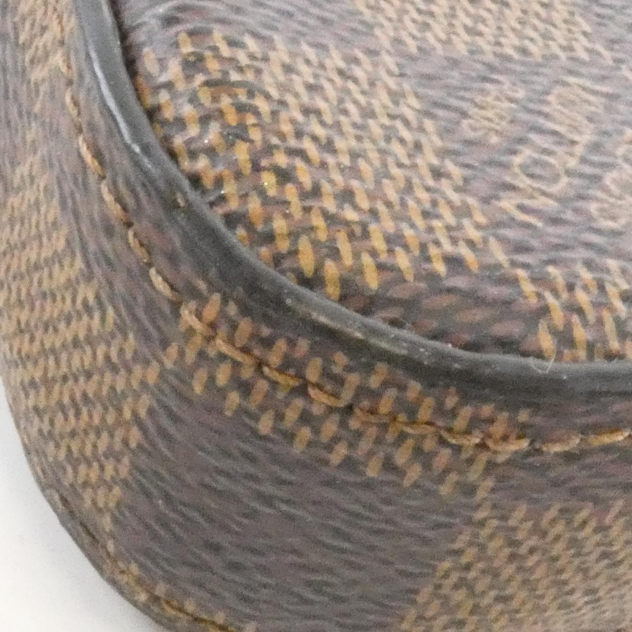LOUIS VUITTON Pochette N63032 肩背包 Damier 4