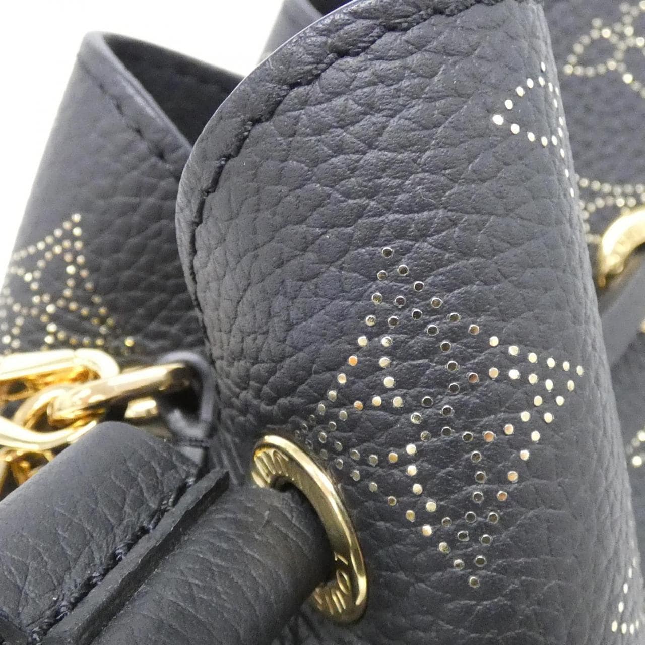 LOUIS VUITTON Mahina M23392 肩背包 3