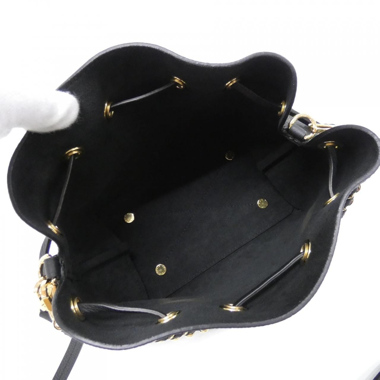 LOUIS VUITTON Mahina M23392 肩背包 5