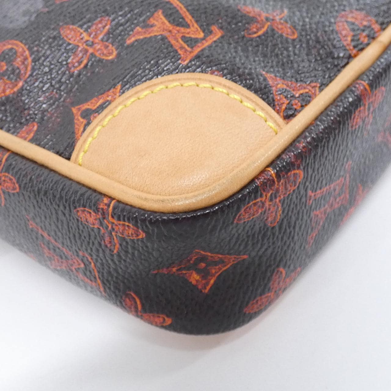 LOUIS VUITTON M44399 肩背包 羊皮 3