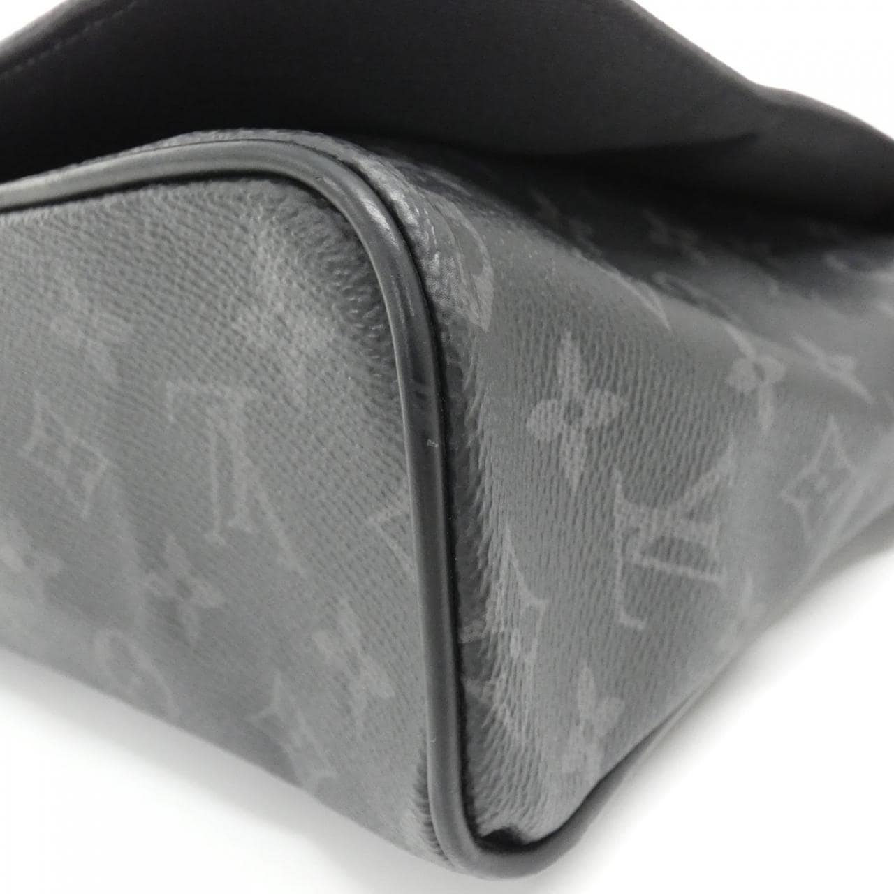 LOUIS VUITTON District M44001 肩背包 Monogram 3