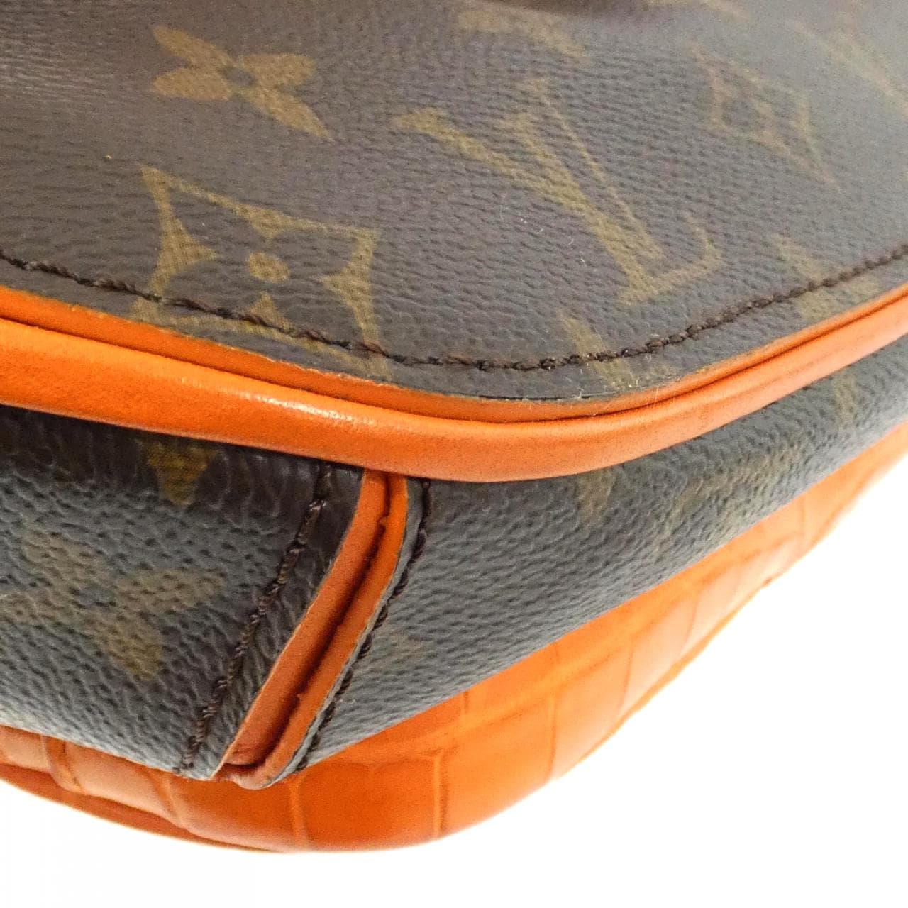 LOUIS VUITTON Bum Bag 肩背包 Monogram 3