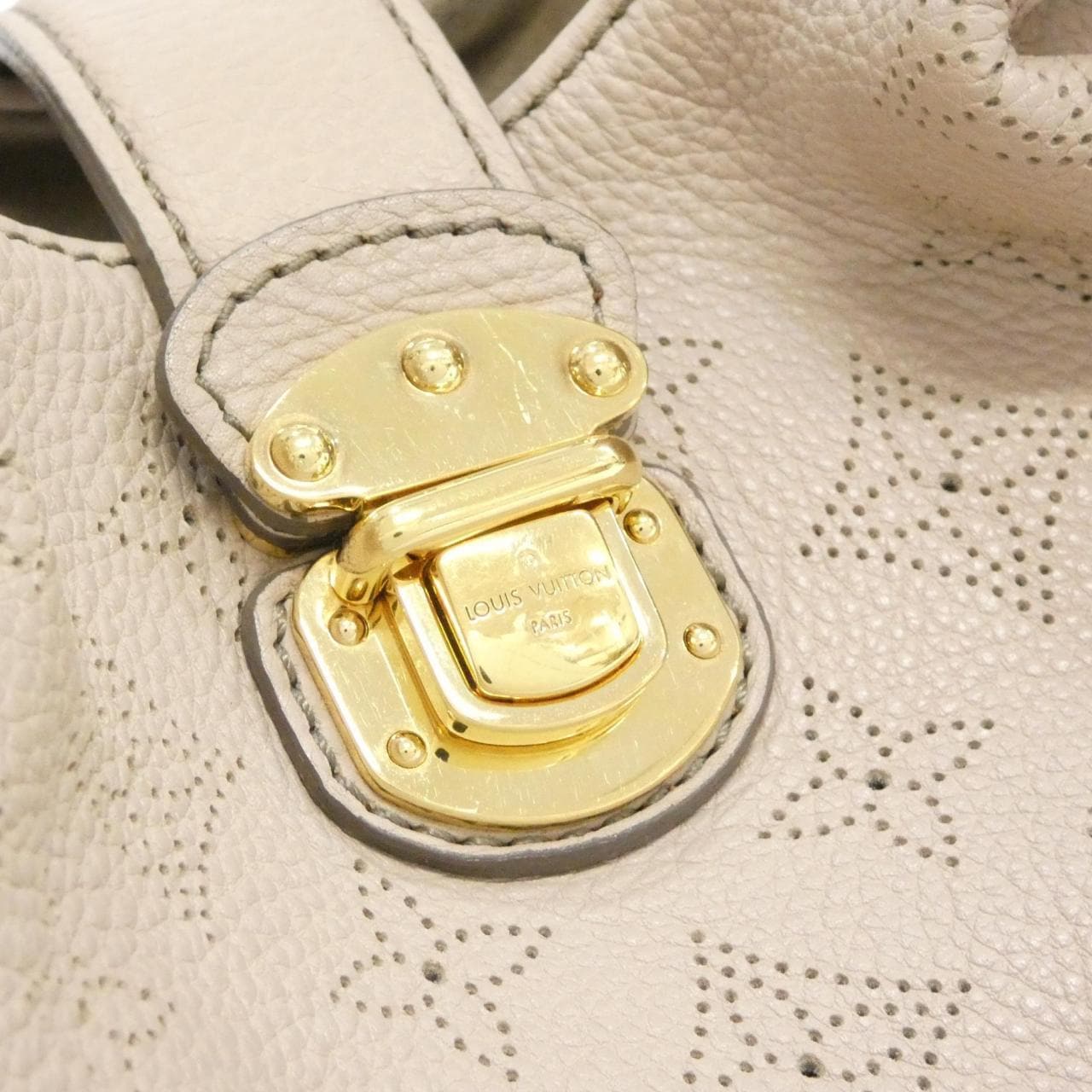 LOUIS VUITTON Mahina M93170 肩背包 4