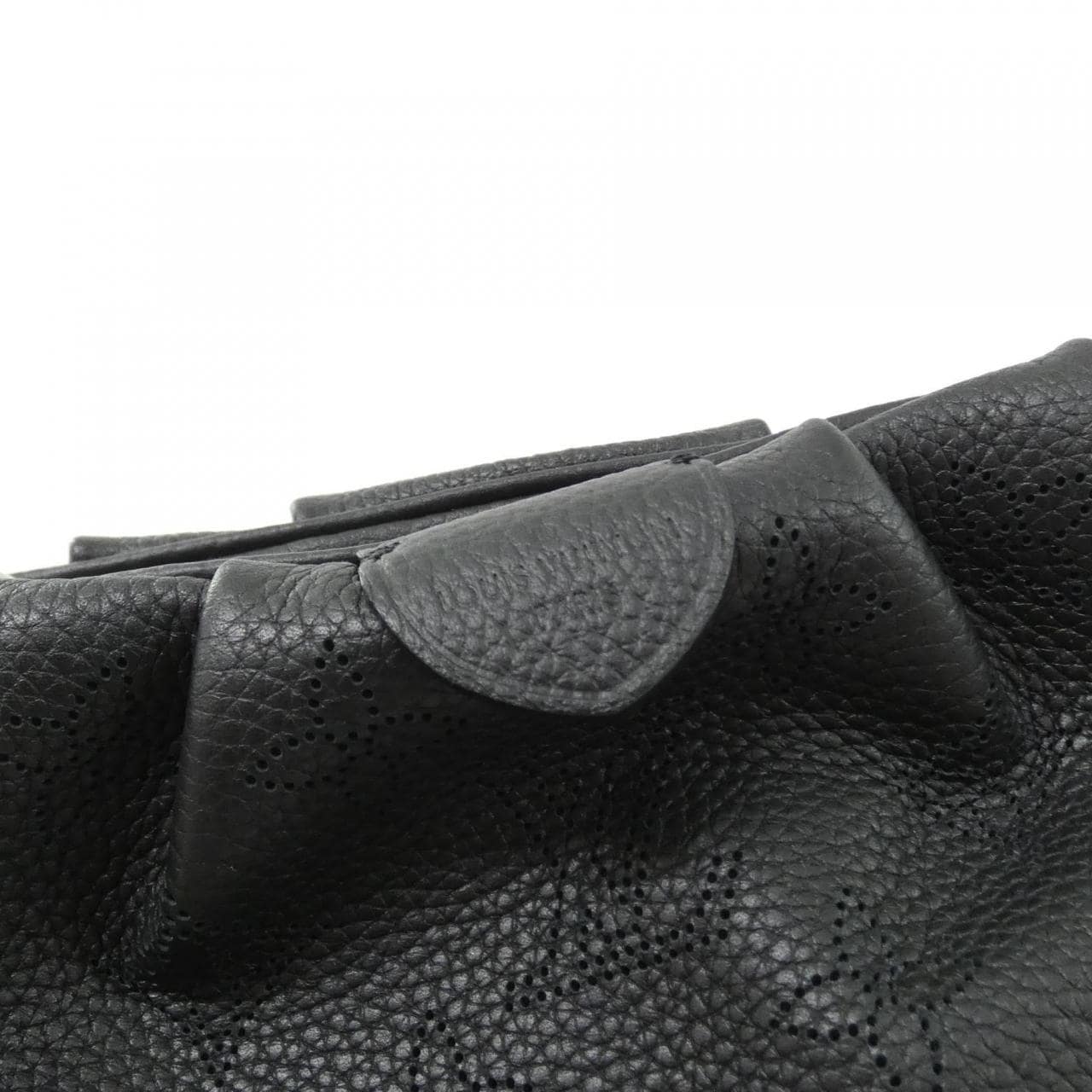 LOUIS VUITTON Mahina M80093 肩背包 4