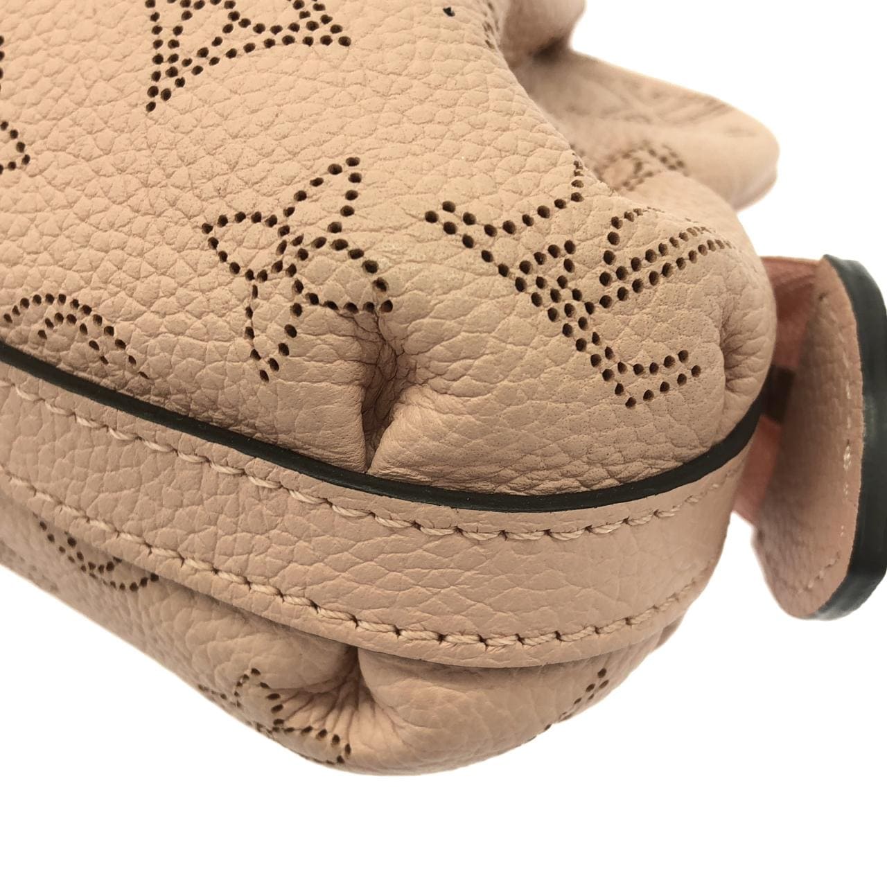 LOUIS VUITTON Mahina M80092 肩背包 3
